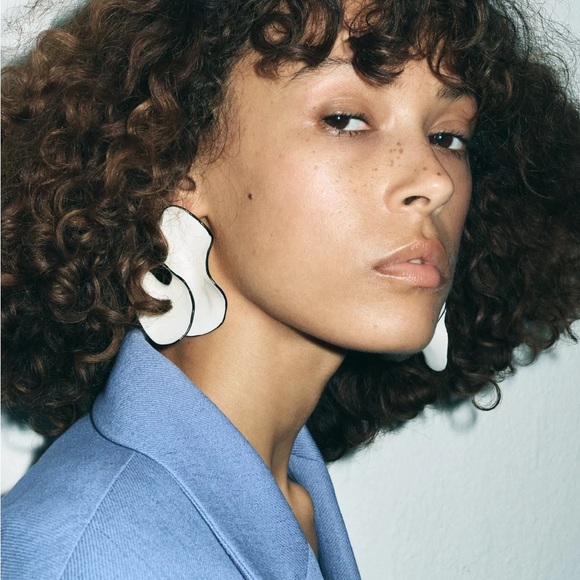 🔥🔥Zara Resin fan earrings - Picture 1 of 3